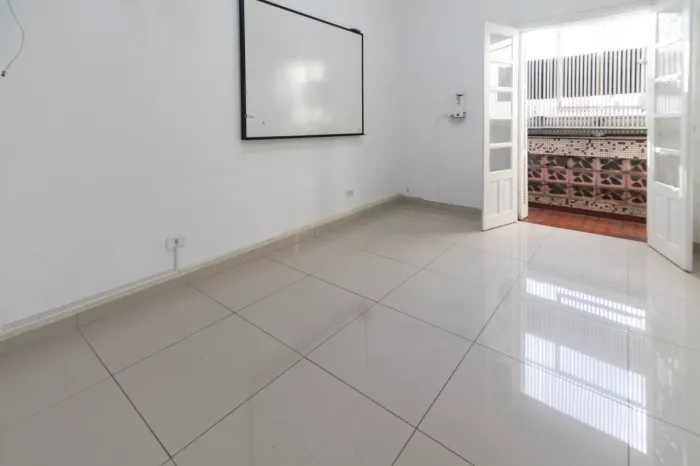 Loja na Rua Serra de Bragança, N. 1190 - Loja 2 95 m²