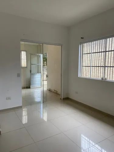 Imóvel para aluguel possui 65 metros quadrados com 2 quartos em Jardim Boa Vista - São Roq