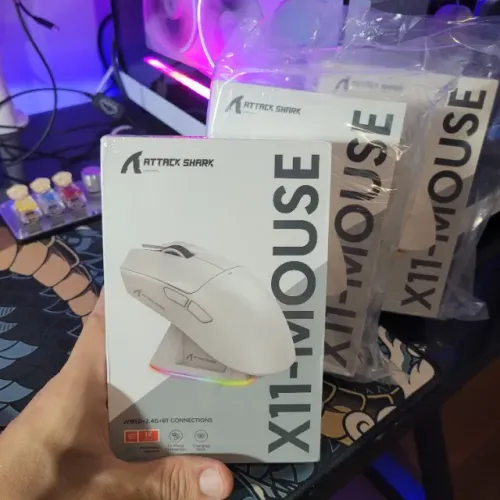 Mouse Gamer Attack Shark X11 - com Dock de Carregamento, Sensor PAW3311 (preto ou branco)