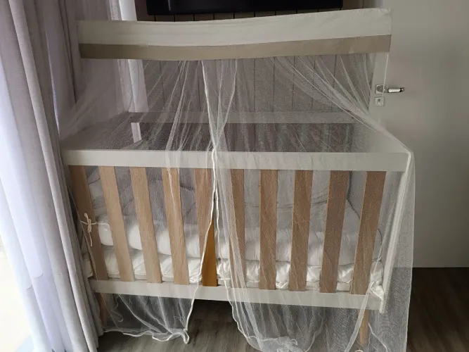 Vendo berço para bebê novo, este berço vira uma cama montessoriana,