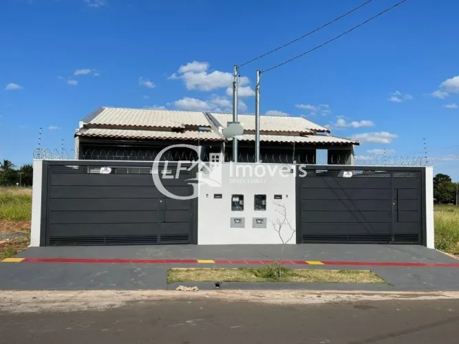casa com 03 quartos sendo 01 suite