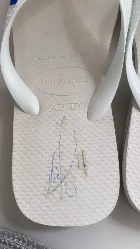 Havaiana autografada pelo Léo Pereira  aceito proposta 