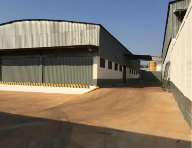 Galpão / Barracão Comercial e Industrial para Locação - 725m² com Pátio e Pé-Direito de 7m