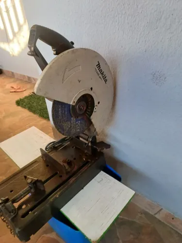 Policorte makita M2401 funcionando 