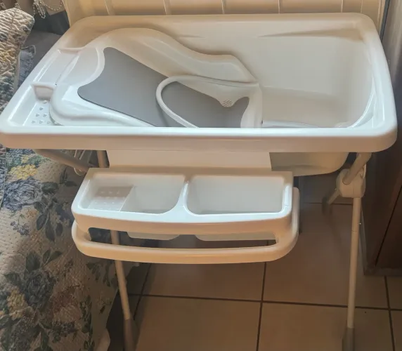 Banheira burigotto com trocador novíssima 