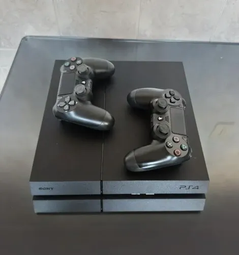 Ps4 fat 500GB com 2 controles