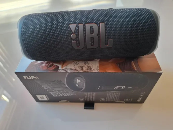 Caixa de som bluetooph JBL FLIP 6 na caixa