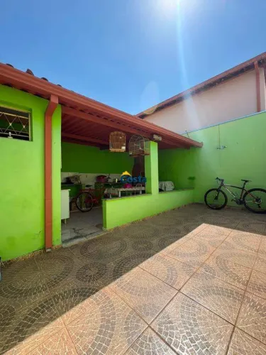 Casa a Venda em Meio Lote, 3 quartos 1 suite - Senhora das Graças