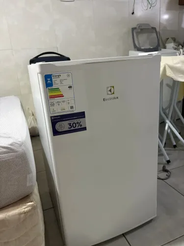 Frigobar Electrolux 122L - 200V