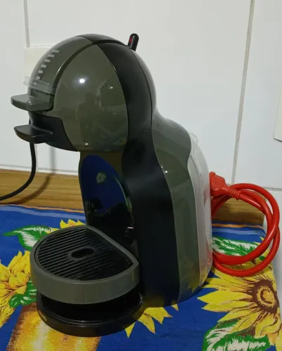Cafeteira, Nescafé Dolce Gusto, impecável.