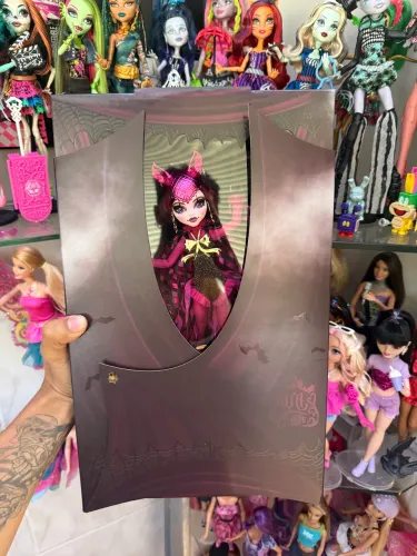 Draculaura freak du chick (RECOLOCADA NA CAIXA)