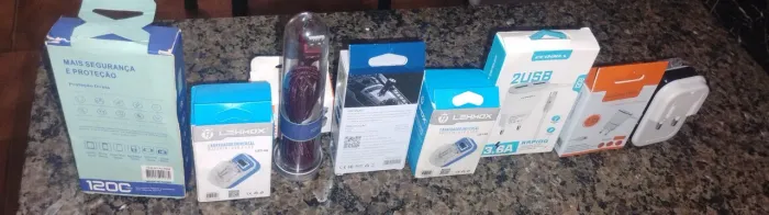 Vendo carregador tipo de telefone de carro, porta tático