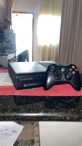 Vendo XBOX 360 254 jogos, único dono!