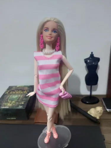Barbie reroot lindíssima corpo articulado