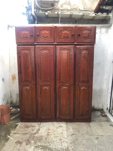Guarda roupa de madeira Angelin, para vir buscar em prazeres