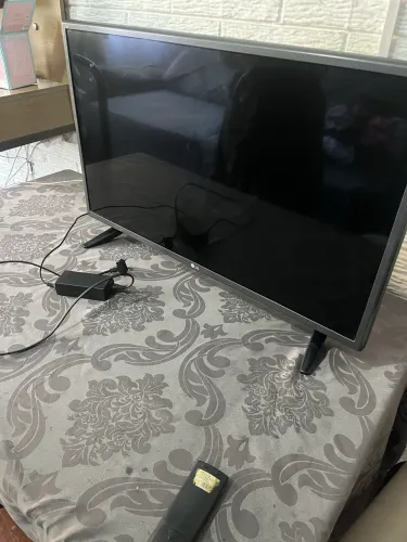 TV Smart LG 32 Completa | Imagem um pouco azul 
