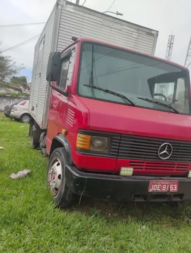 Mercedes 710 ano 2001 toda em dias