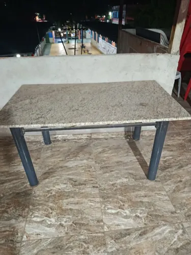 Mesa tampo de granito