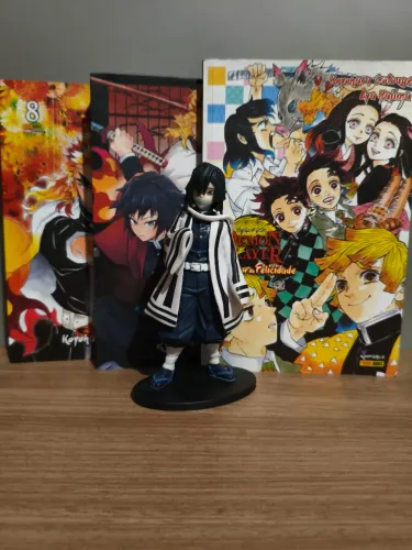 Action Figure Obanai + 3 Demon slayer Mangás