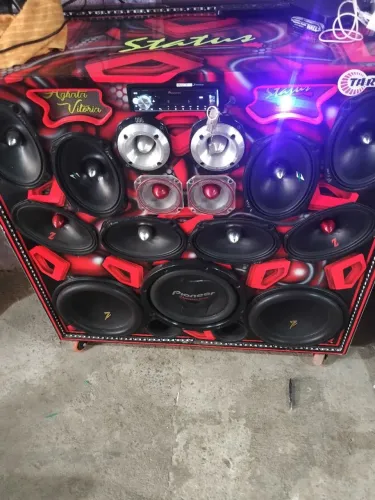 Vende-se essa caixa de som residencial