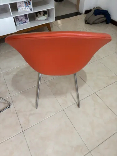 Poltronas de couro laranja 