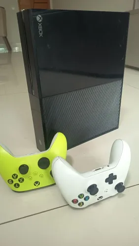 XBox One + 2 Controles Original