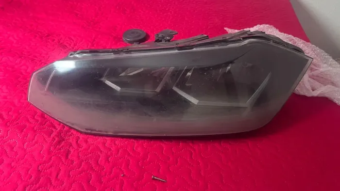 Farol VW - Virtus