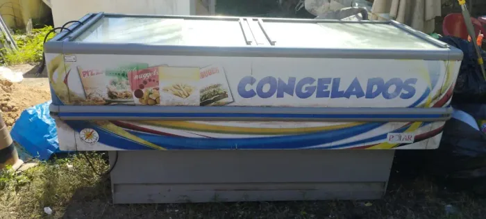 Ilha refrigerada tamanho dos metros 4 portas toda boa valo $2800 só ligar *71 zap