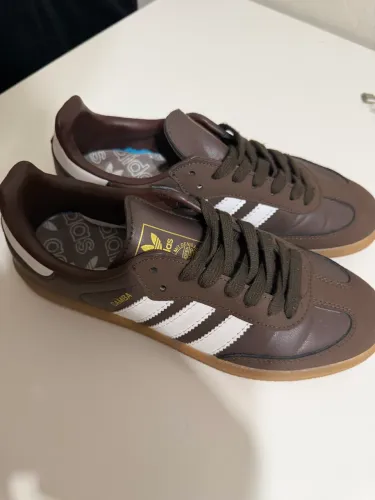 Tênis estilo adidas samba marrom e branco