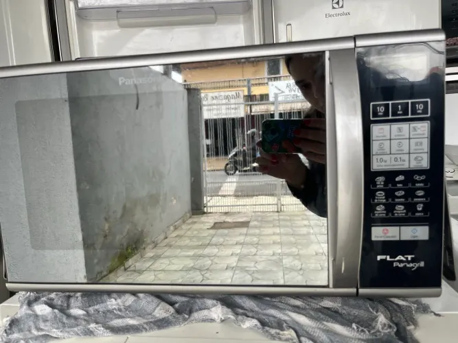 Vende se microondas Panasonic 27 L