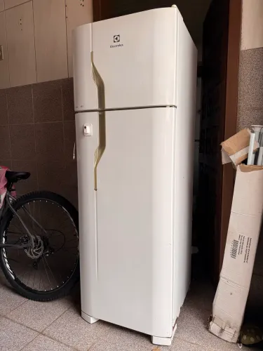 Geladeira 260l usada