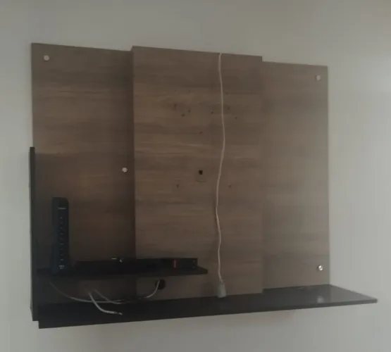 PAINEL DE TV BARBADA