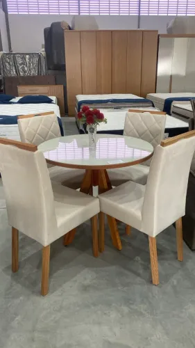 MESA DE JANTAR REDONDA 0,90 CM C / 4 CADEIRAS NOVAS 