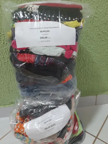 Lote de roupas femininas