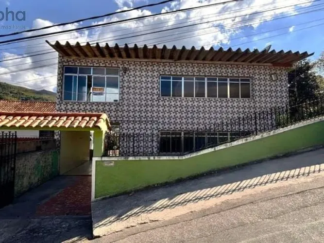 Casa muito ampla com 04 Quartos a venda - Itamarati- Petrópolis/RJ