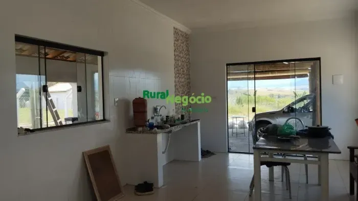 CHÁCARA RECÉM CONSTRUÍDA NO CORNELINHO EM LORENA-SP