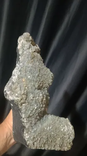 Famosa pedra esquisita, com muito cristal, várias cores e formas em uma só peça, peça rara