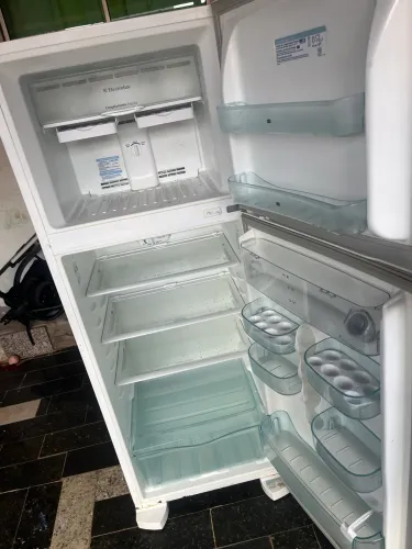 Geladeira Electrolux 277 litros 