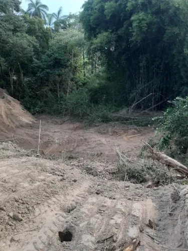 Vendo pedaço do paraíso com 1000 metros rio nos fundos ! Pertinho de BH 50 km
