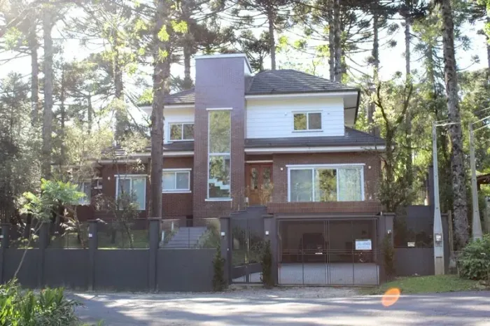 Casa Espetacular A Venda Com 5 Dormitórios E 280 Metros Quadrados De Área Privativa Em Gra