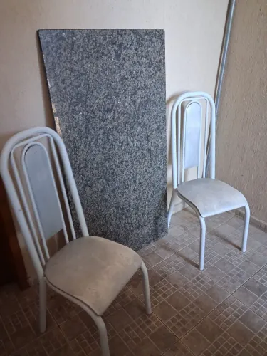 Tampo Granito e 6 cadeiras