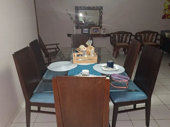 VENDE-SE MESA 06 LUGARES