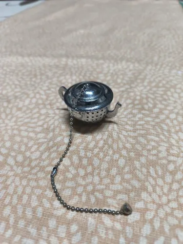 Infusor de chá em forma de bule antigo