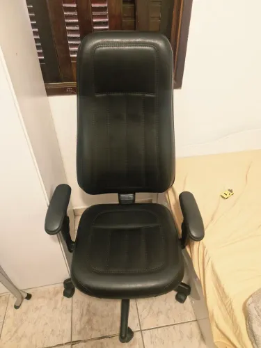 Cadeira de Escritório em Couro - Linha Executiva Premium