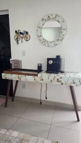 Aparador Decorativo + Bandeja de Vidro + Espelho (Conjunto)