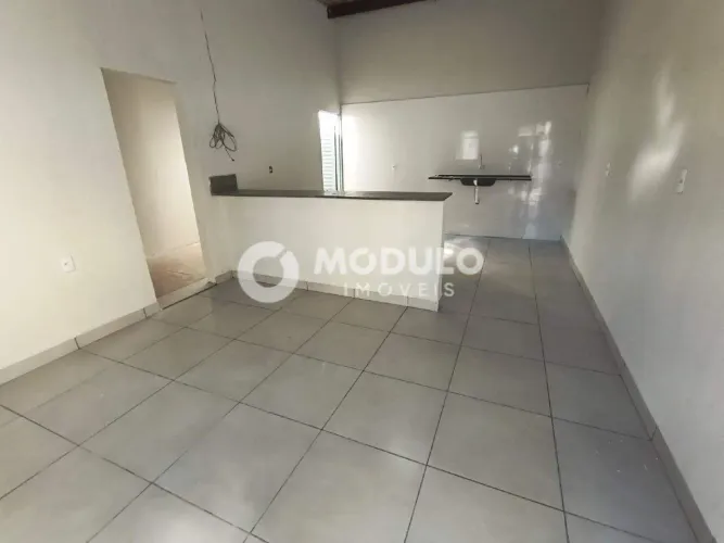 Casa residencial disponível para locação no bairro Jardim Das Palmeiras.