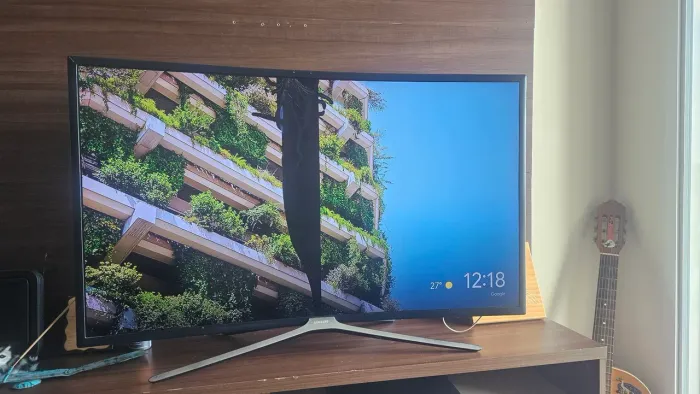 TV Samsung 40" (LCD trincado)