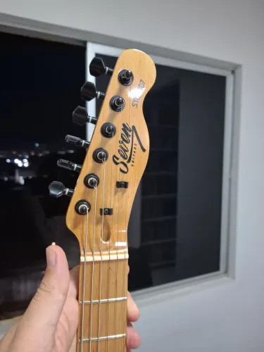 Guitarra Seven regulada e blindada