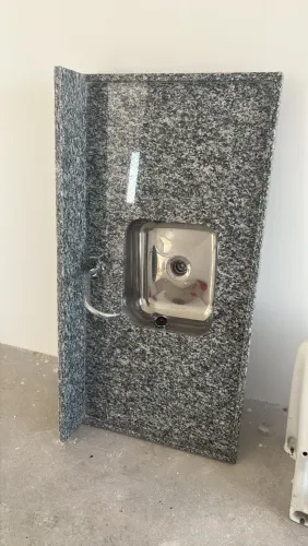 Pia de Cozinha em Granito Cinza Corumbá 115x55cm com Cuba Inox e Torneira