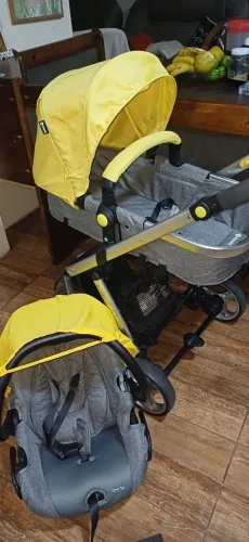 Carrinho de bebê com bebê conforto Safety mobi